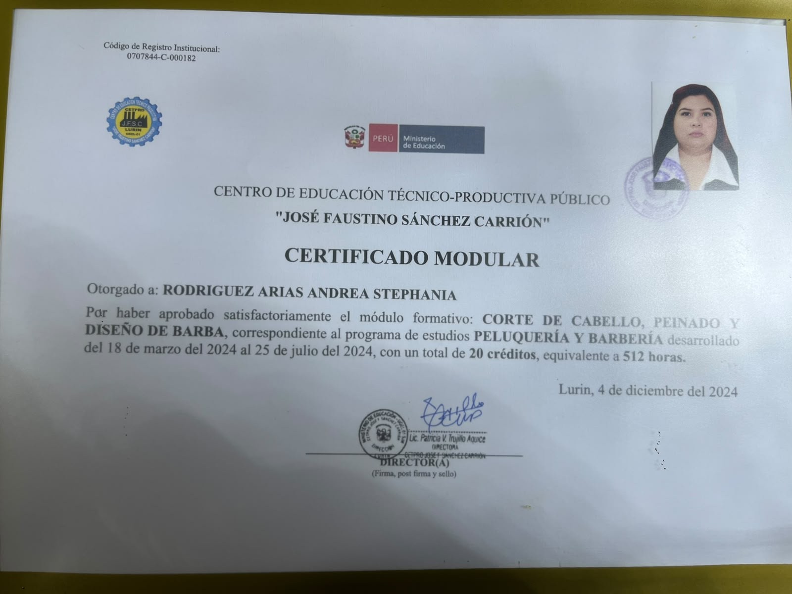 Certificado de la fundadora de Klass Salón & Spa (11)
