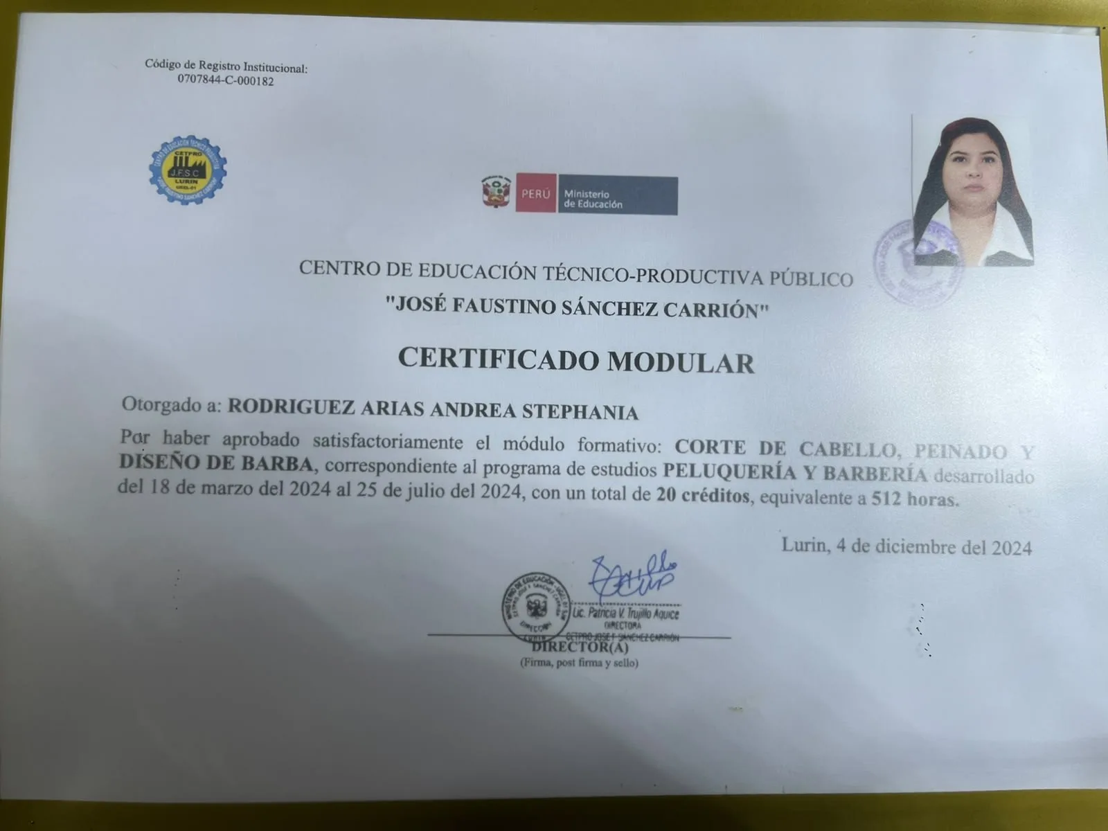 Certificado de la fundadora de Klass Salón & Spa (11)