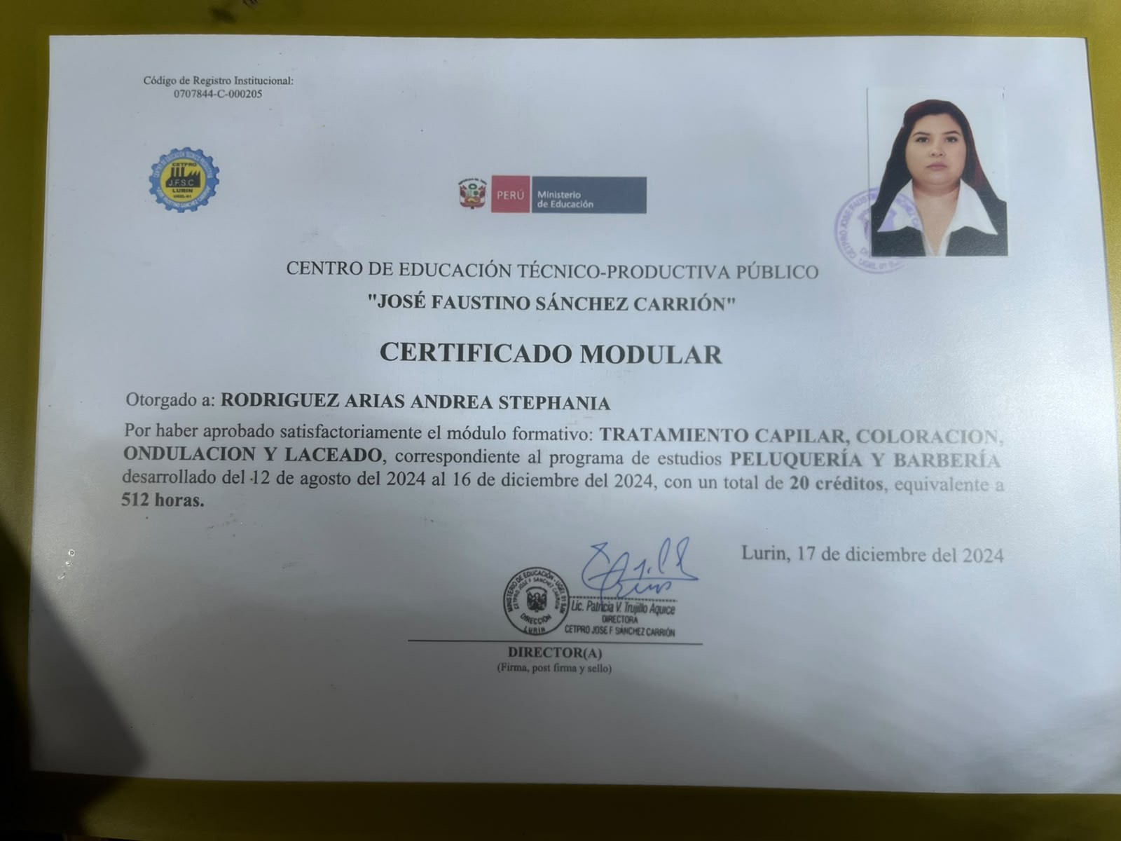 Certificado de la fundadora de Klass Salón & Spa (12)