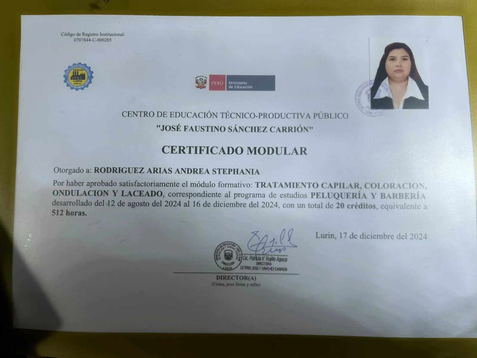 Certificado de la fundadora de Klass Salón & Spa (12)